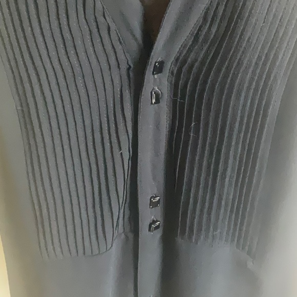 Leifsdottir BLK Collared Cold Shoulder Top - Picture 6 of 7